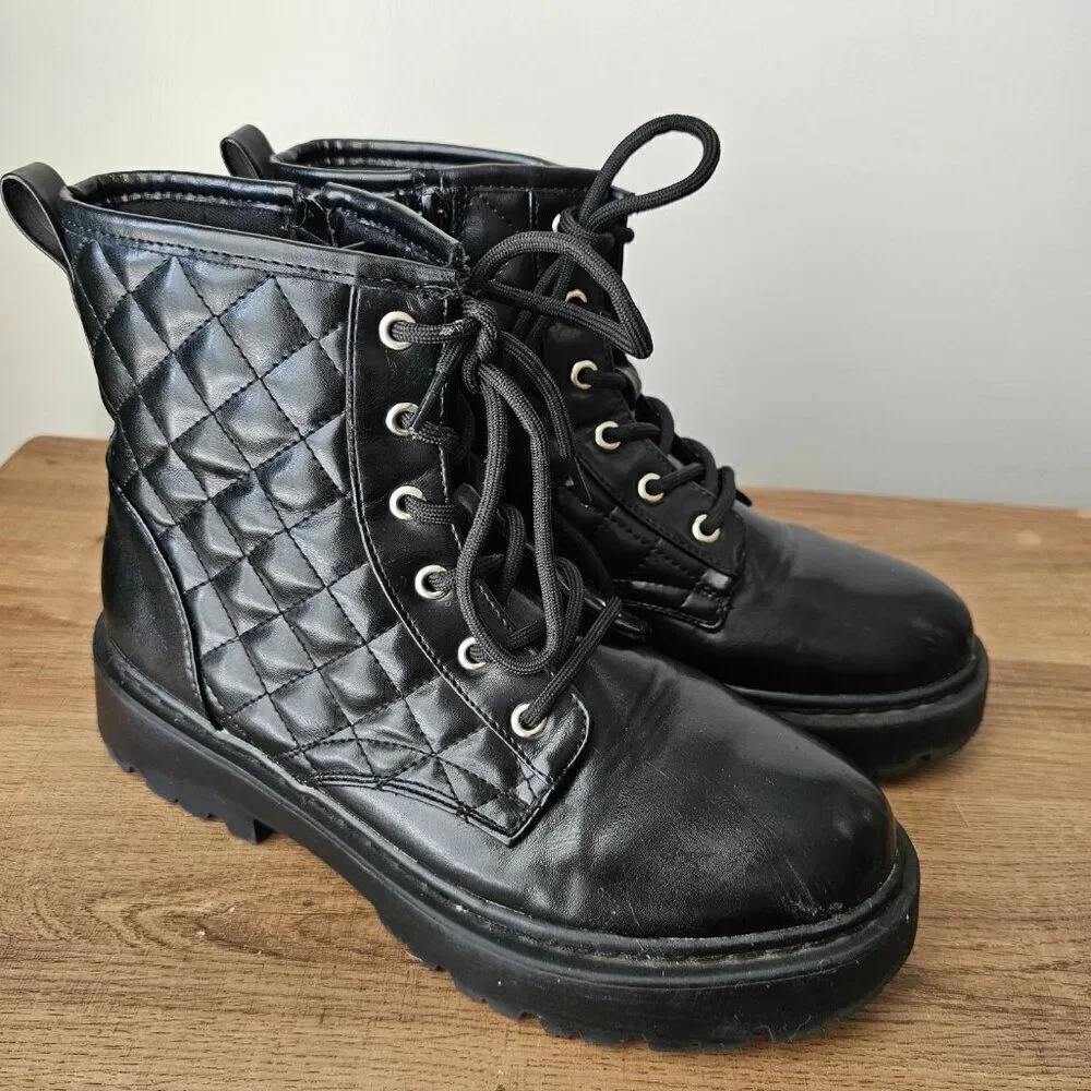 EUC STEVE MADDEN JROCKK PU UPPER BLACK QUILTED BOOTS SIZE 5 BIG KIDS (GIRLS)